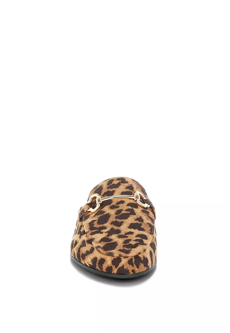 Detail Keledai Horsebit dalam Warna Tan