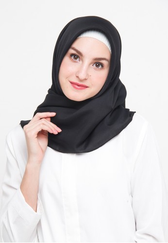 Jual Diindri Hijab Hijab Segi Empat Voile Plain Absolute Black Original Zalora Indonesia