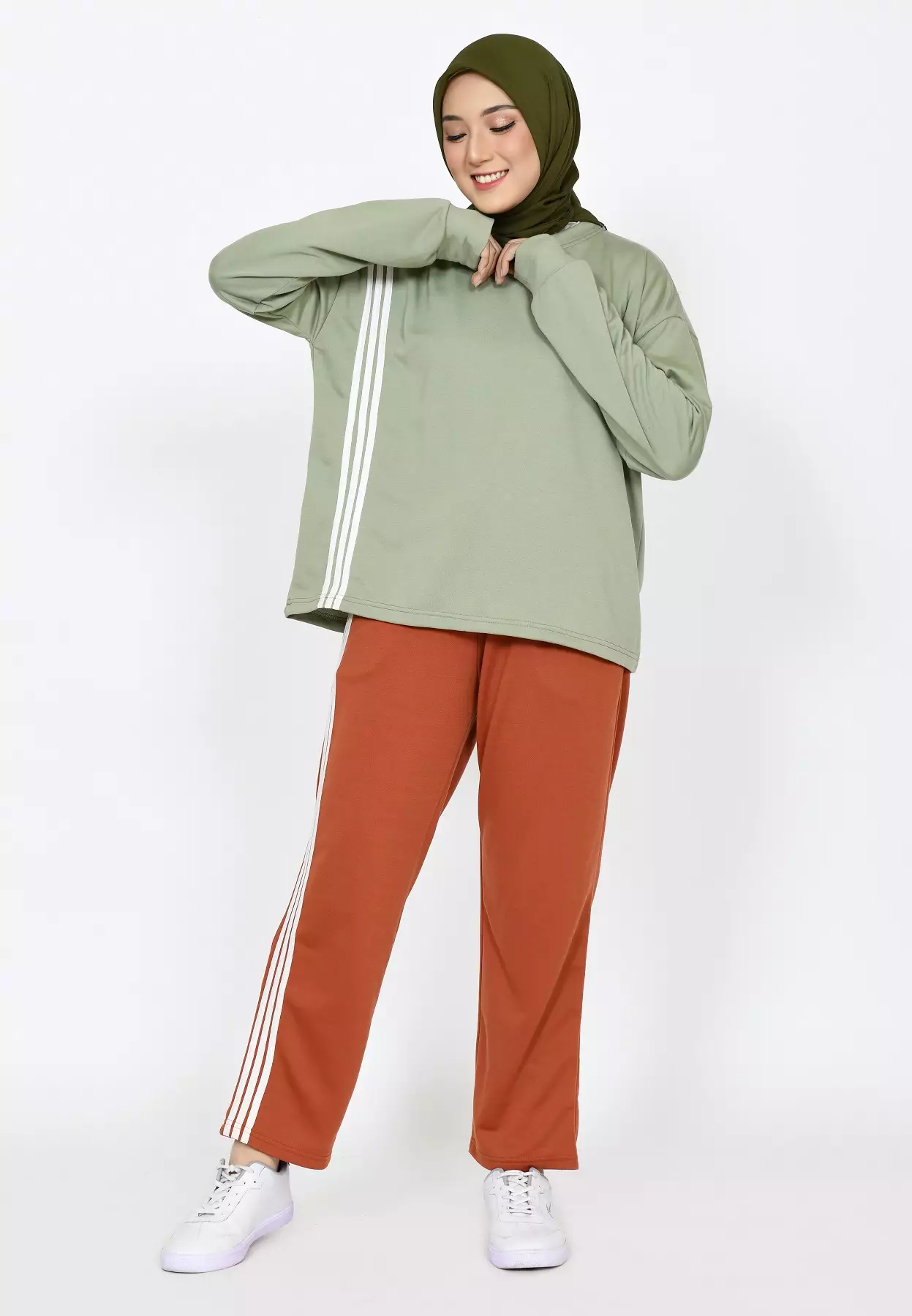 Setelan Training Alena 2