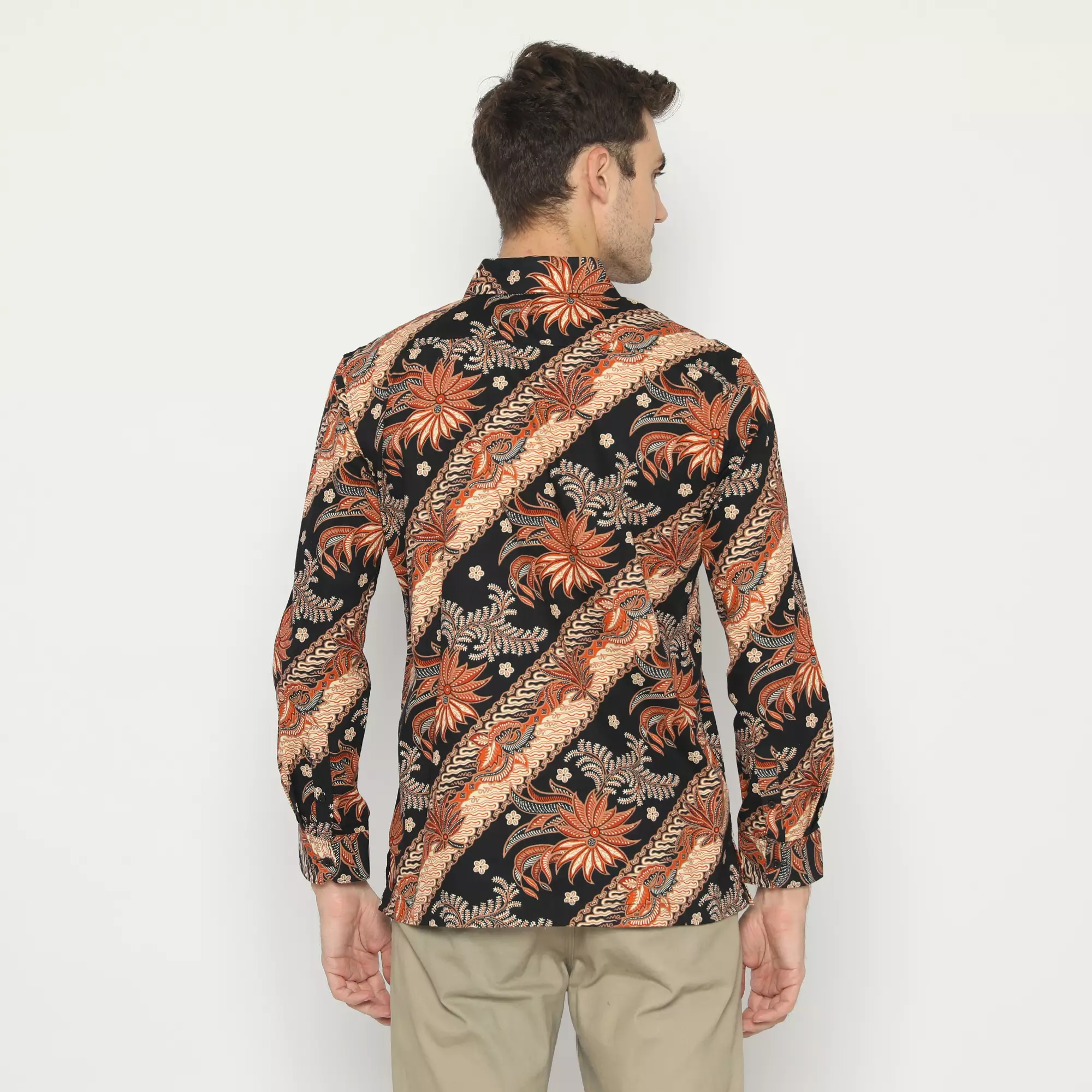 Platini Kemeja Batik Pria Lengan Panjang Katun Hitam Orange 460527