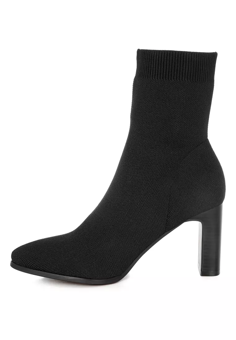 Sepatu bot Flyknit warna hitam