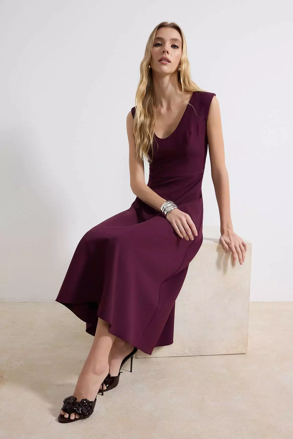 Plum Deep-Cut Midi Woven Dress Twoss26El119
