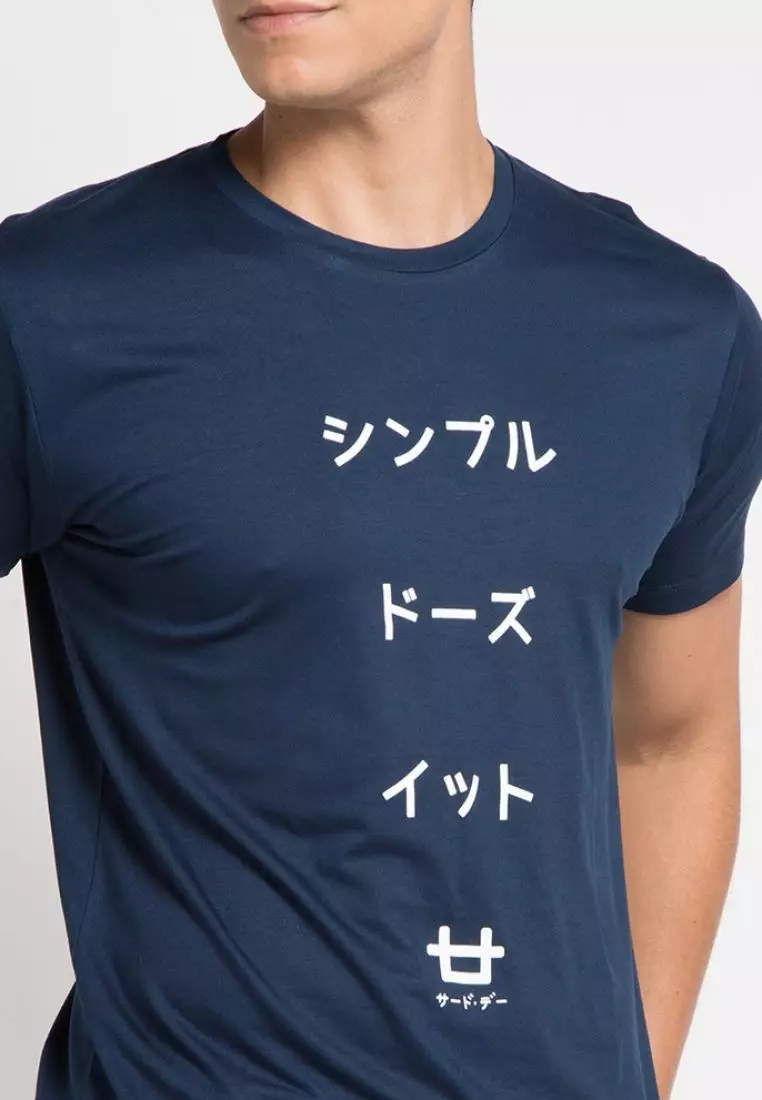 MTD90F Kaos Pria simple jepang sdi katakana logo T-shirt Navy