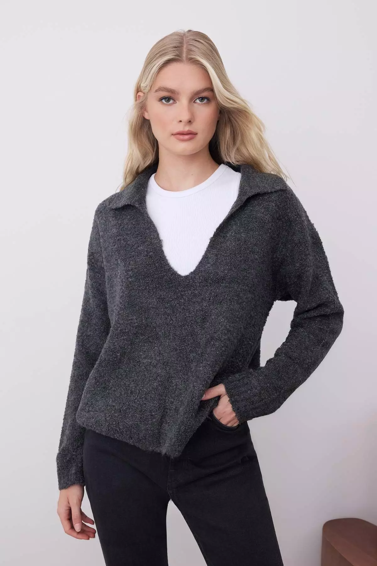 Anthracite Soft Texture V-Neck Wide Pattern Knitwear Sweater