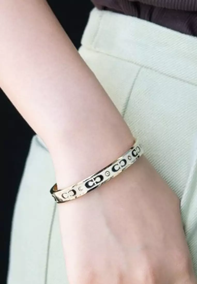 Signature Enamel Hinged Bangle Bracelet in Gold/ White CI904