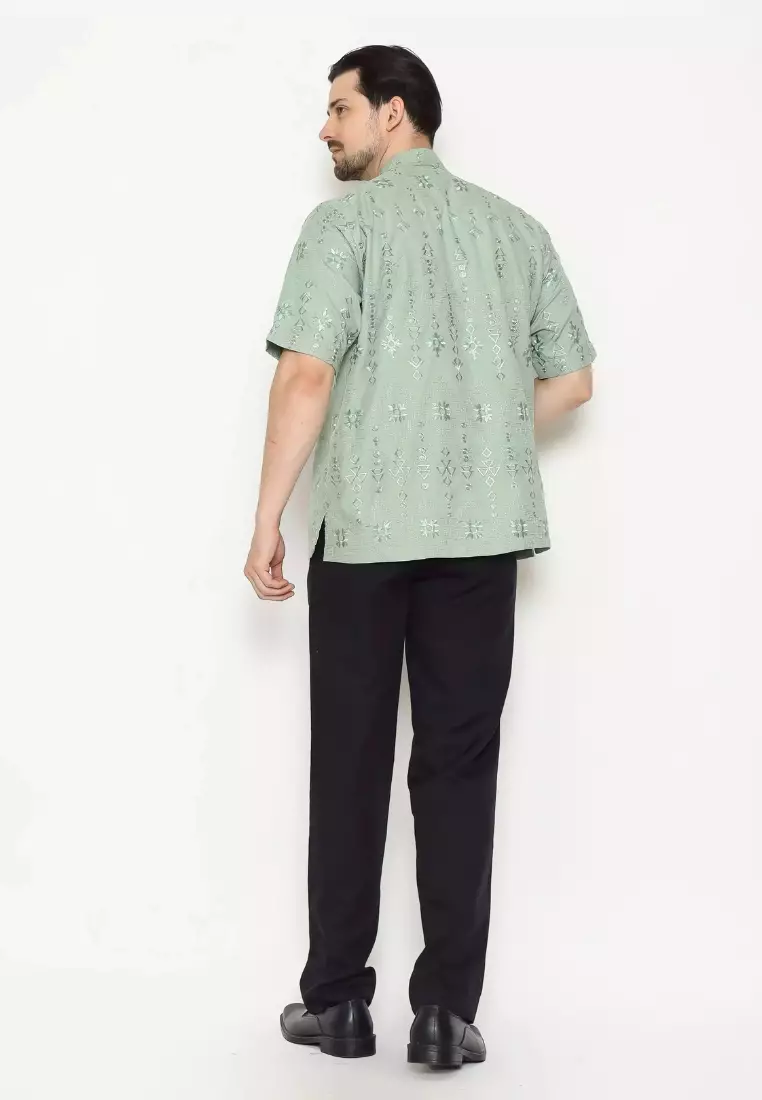 Rinjanie Batik - Kemeja Bordir Katun Sage - Kemeja Lengan Pendek - Kemeja Bordir Motif Batik - Katun Bordir Series - KPBD - SG
