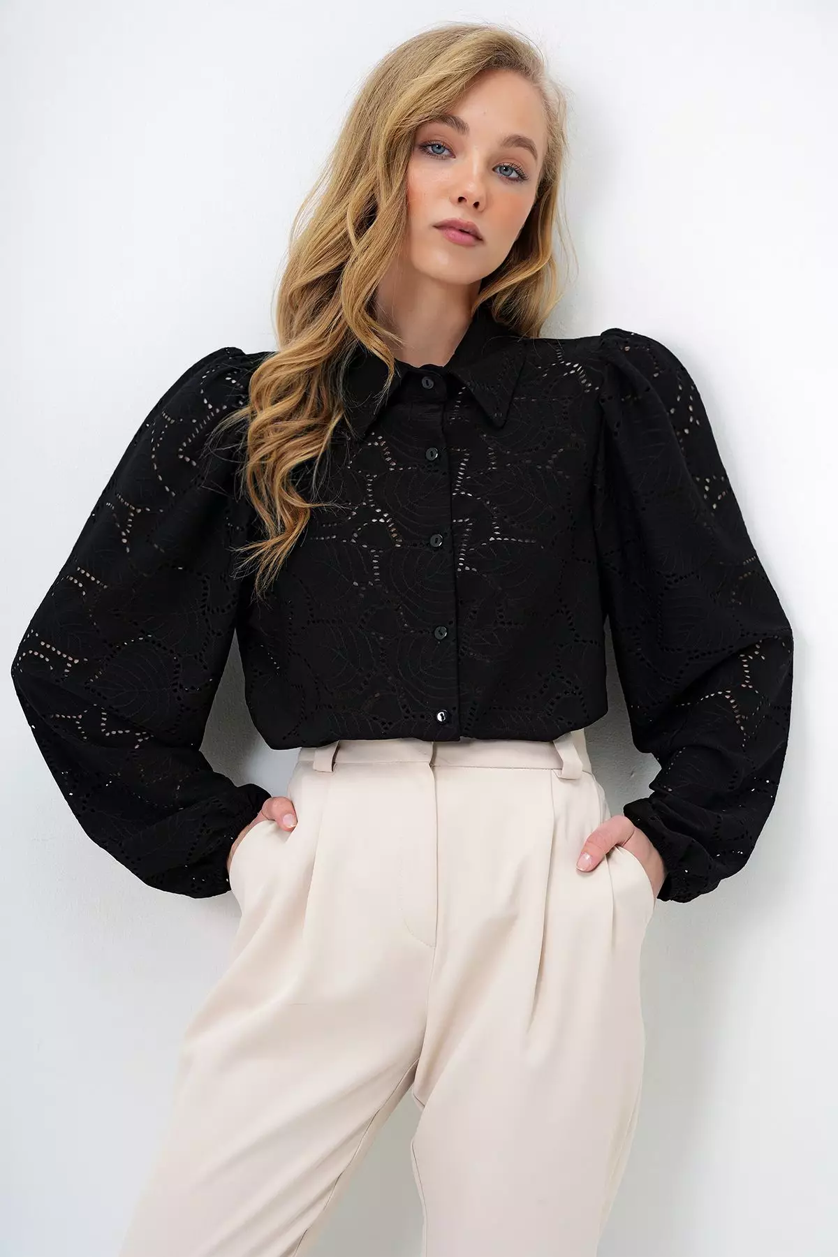 Long Sleeves Lace Shirt