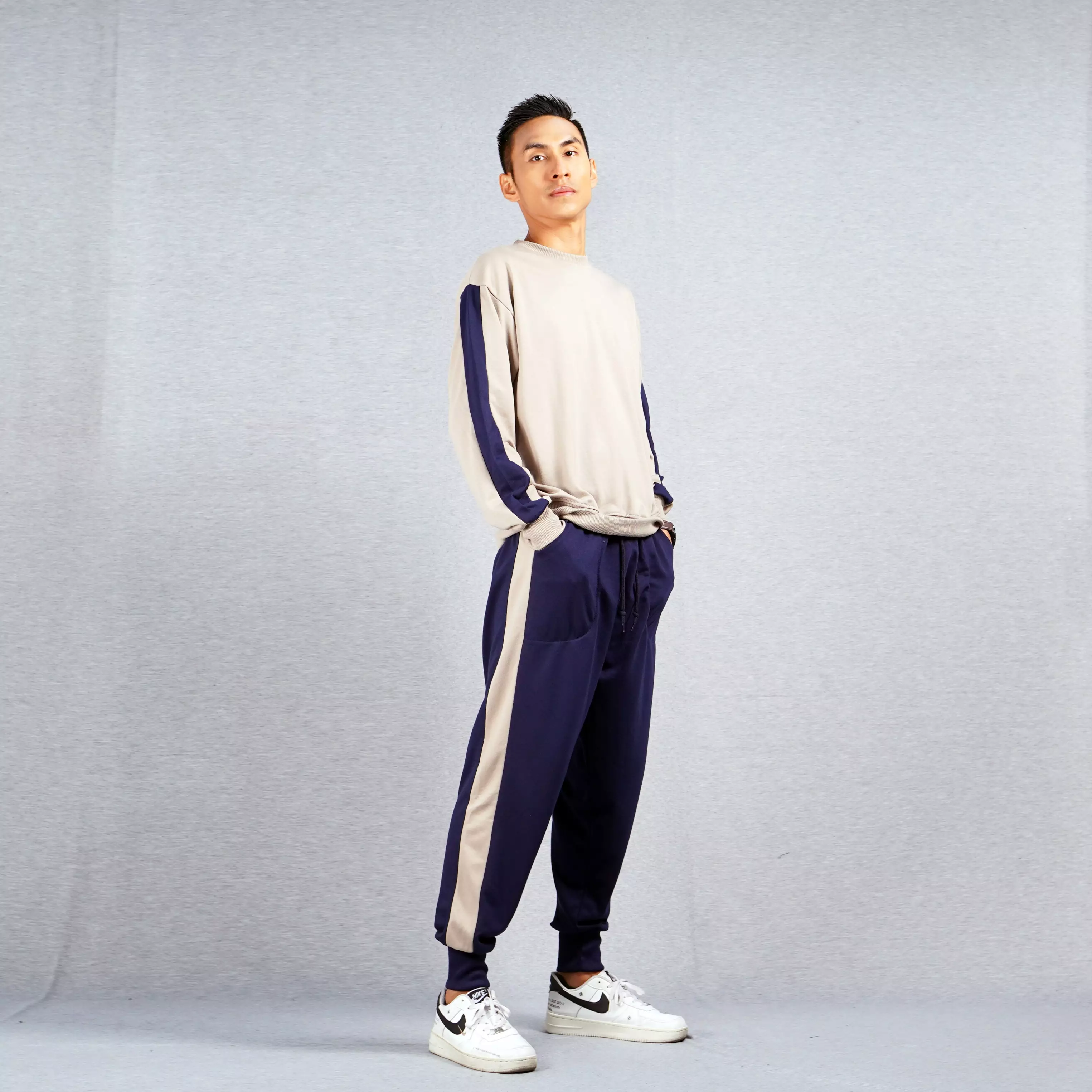 Sweater Lengan Panjang Pria Crewneck Pria Sweatshirt Pria Long Sleeve Sweater - KREM