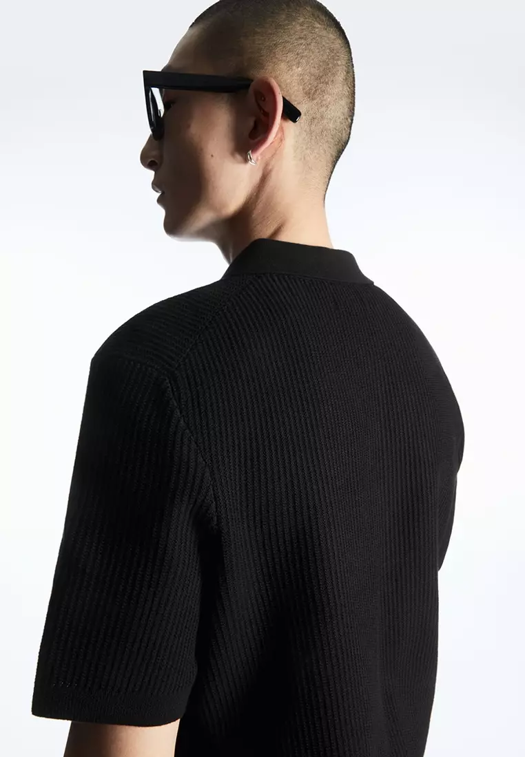 COS TEXTURED KNITTED POLO SHIRT