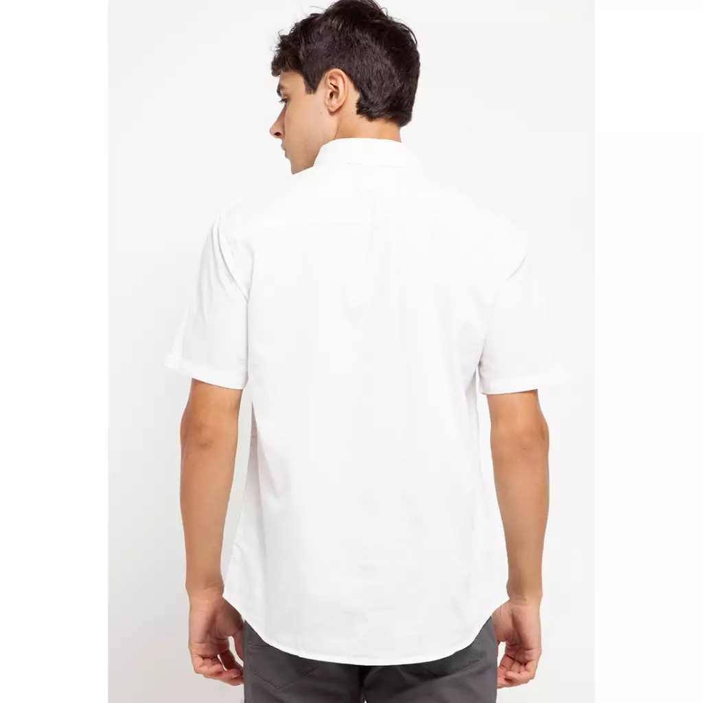 TRIPLE Kemeja Poplin Lengan Pendek Slim Fit (SSZ 413 WHT)
