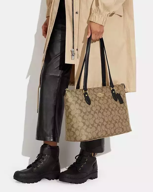 Gallery Tote Bag In Signature Canvas Gold/Khaki/Black