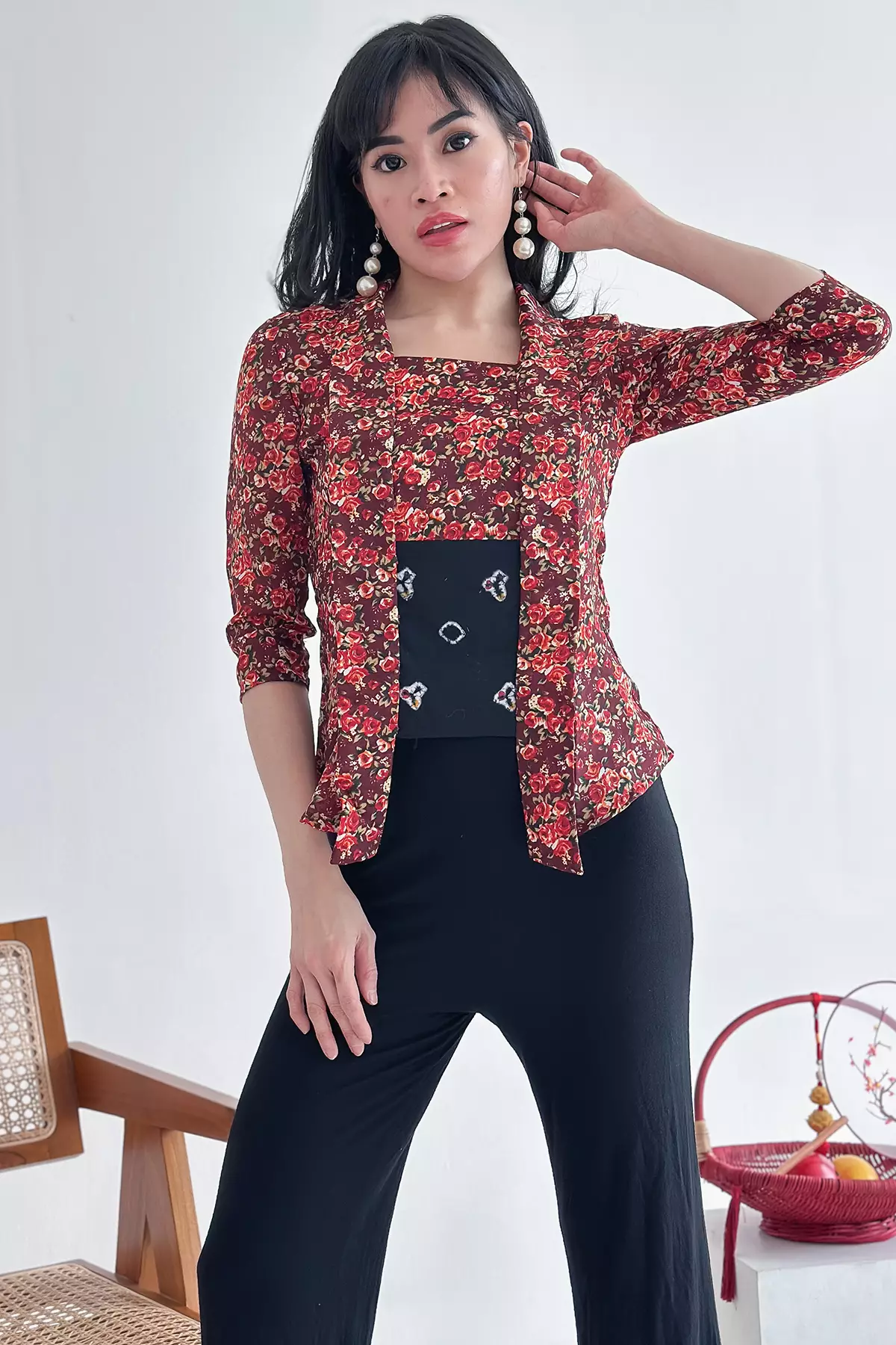 Karisma Koentum Hitam Jumputan Kebaya