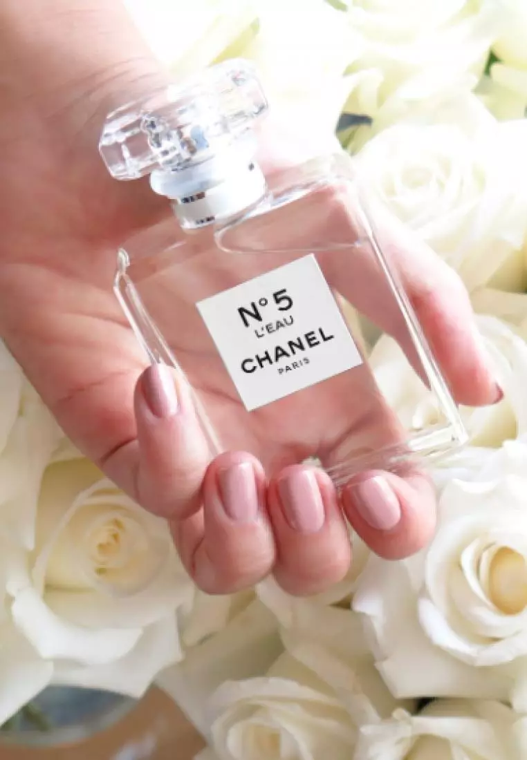 Buy Chanel N°5 L'EAU EAU DE TOILETTE SPRAY 100ml Online | ZALORA