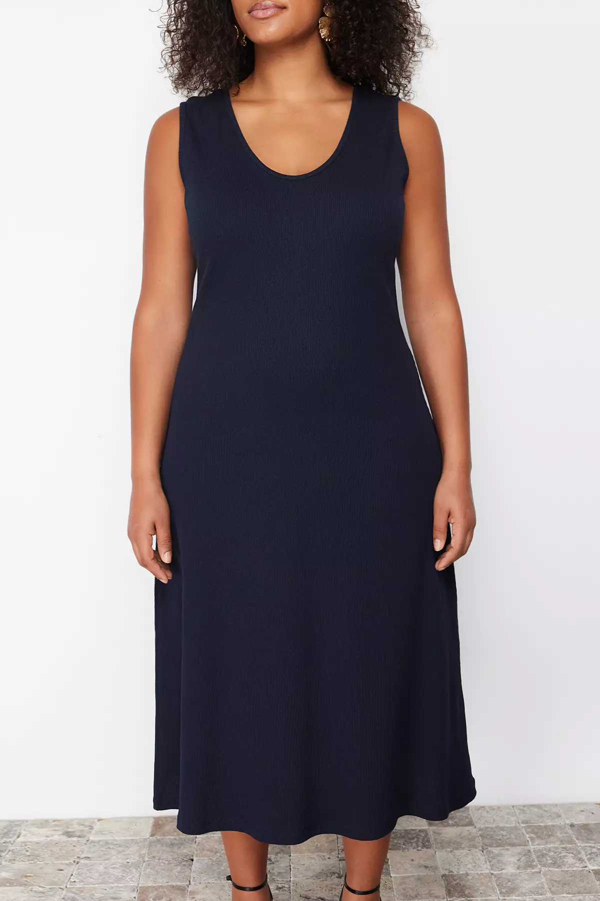 Plus Size Sleeveless Midi Dress