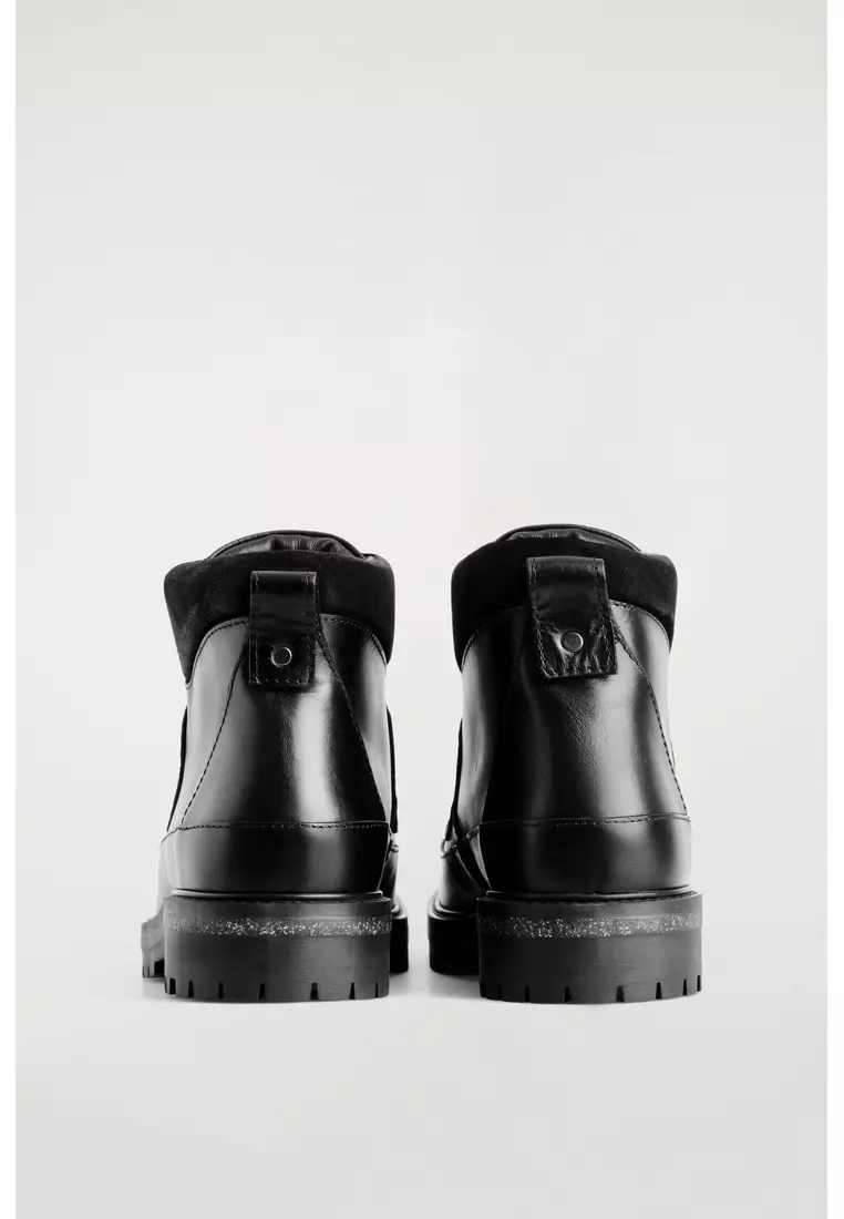 LEATHER HIKING BOOTS