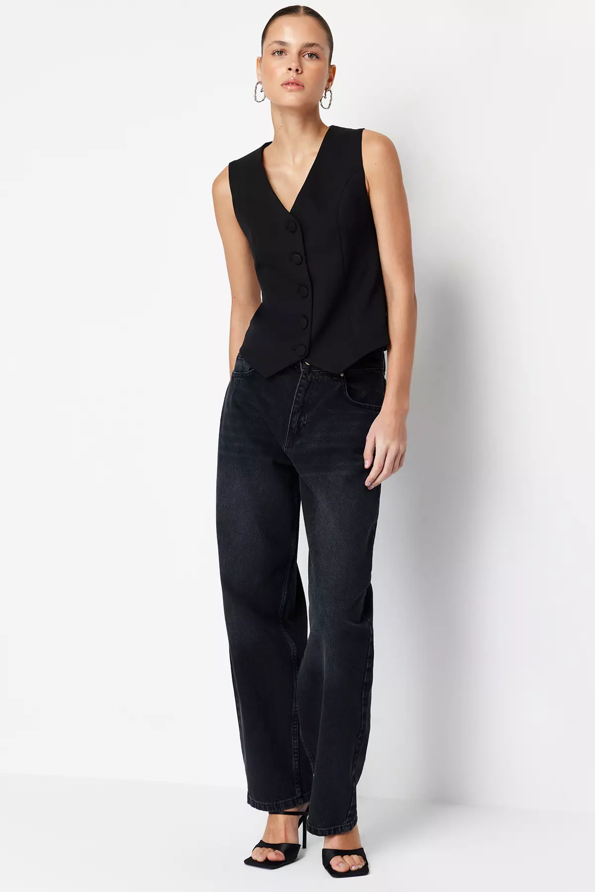 Relaxed Wide Leg Jeans