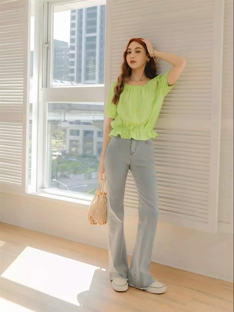 Three-dimensional knit square neck short version throw sleeve top [AB18313]