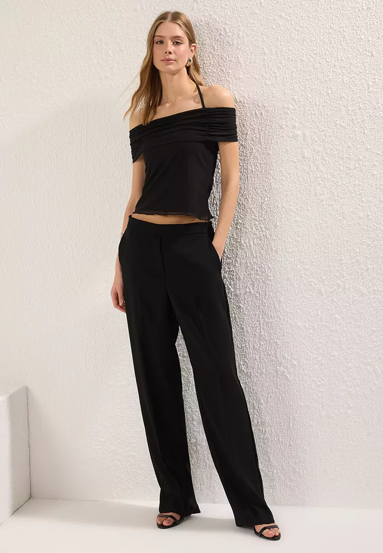 Black Tie Detail Madonna Collar Fitted/Body-Smoothing Knitted Blouse TWOSS25BZ00383