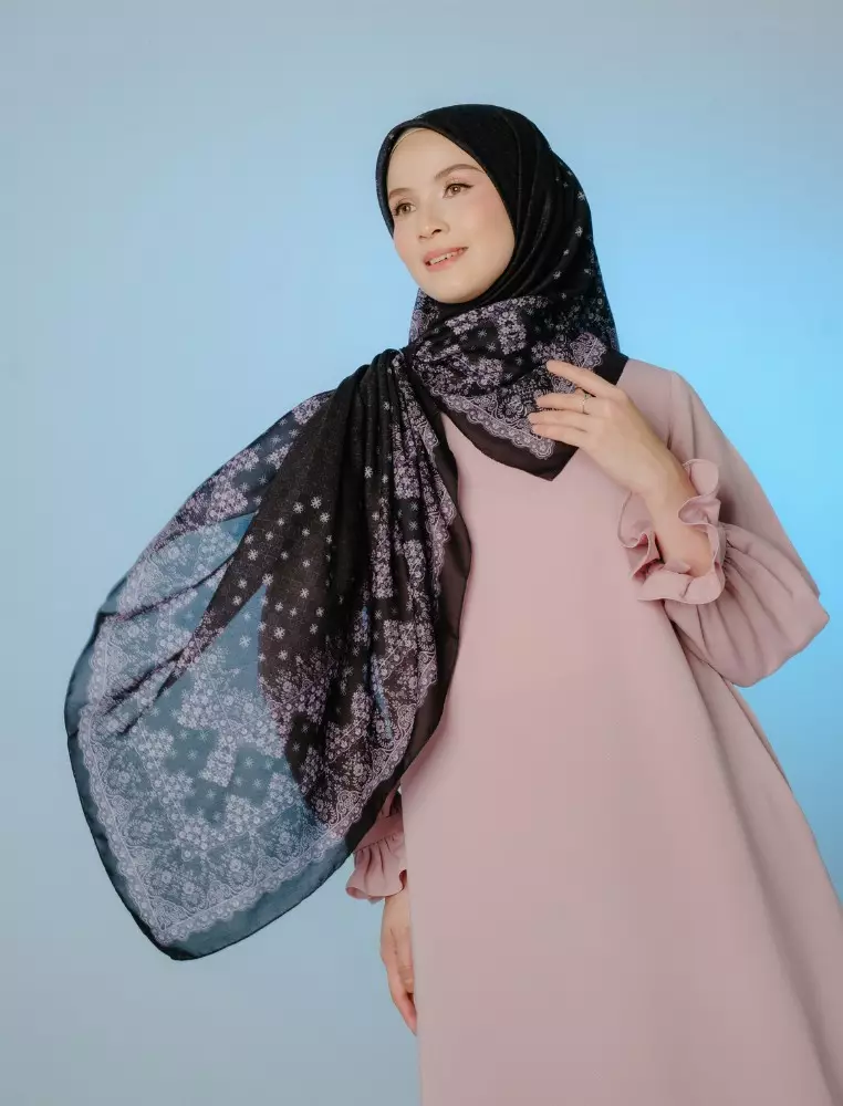 ZOLA Scarf Black - Kerudung Hijab Segiempat Motif With Pouch Ziplock - Bahan Poly Fine - Ukuran 110x110