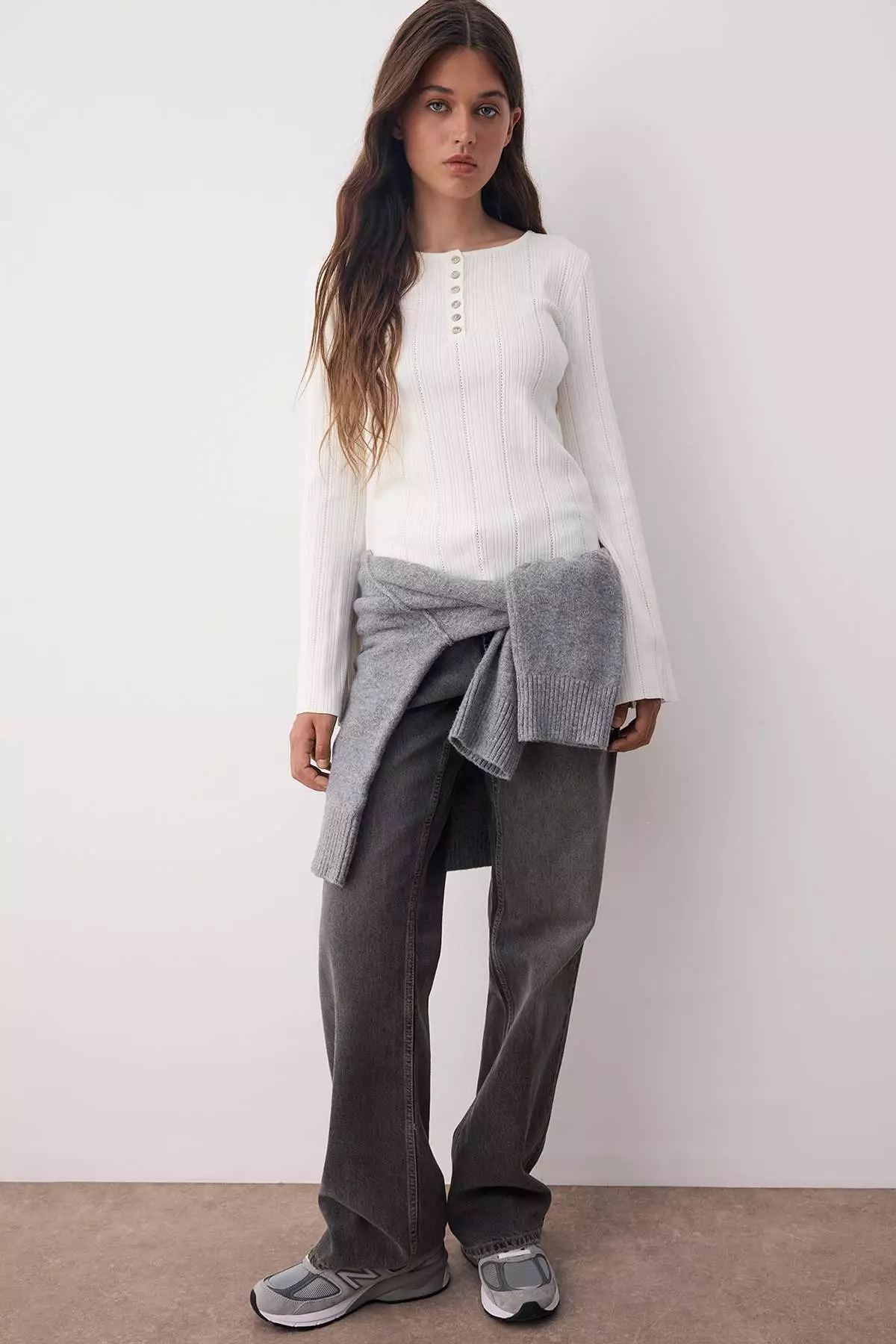 Ecru Fitted/Fits Body Spanish Sleeve Thin Knit Sweater