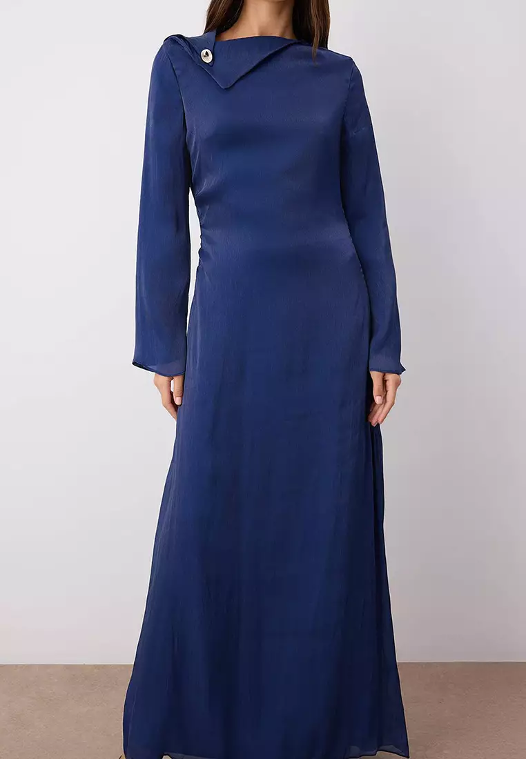 Evening Dress with Button Accessory on the Collar