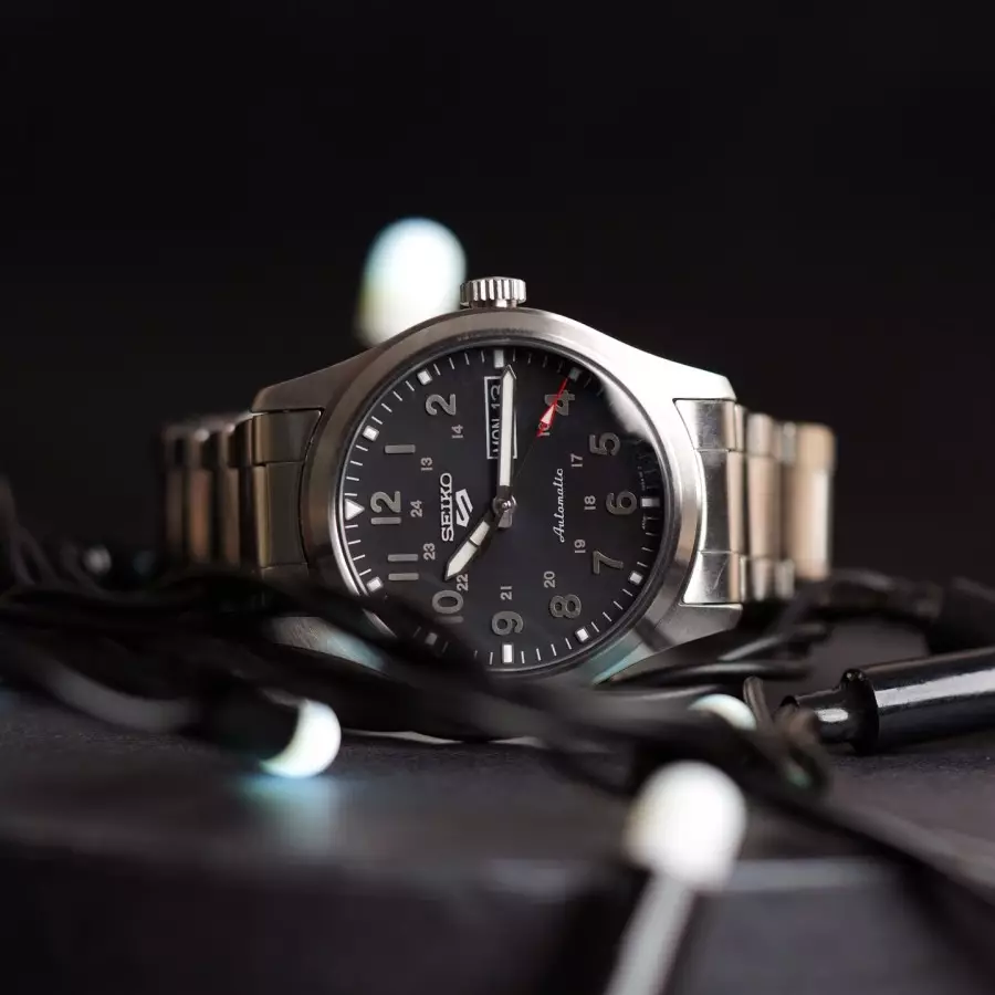 Seiko SRPG27K1 Silver Dasar Hitam Cowok