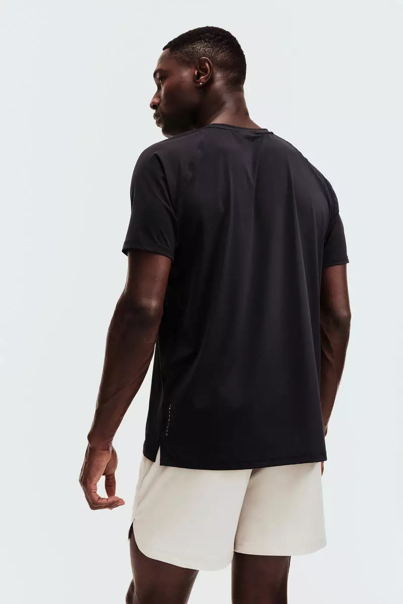 Muscle Fit Sports T-shirt with CoolMove™