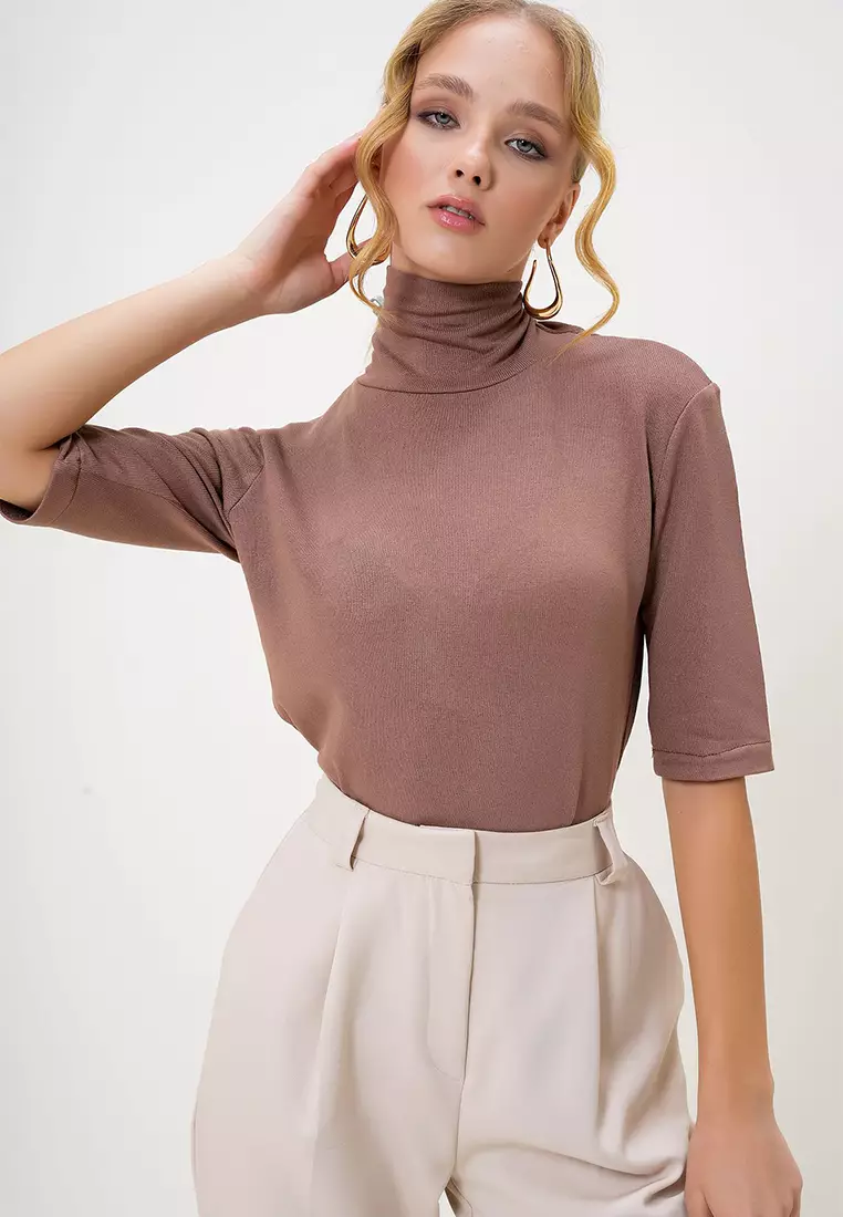 Women's Caramel Turtleneck Half Sleeve Knit Blouse Alc-X13007