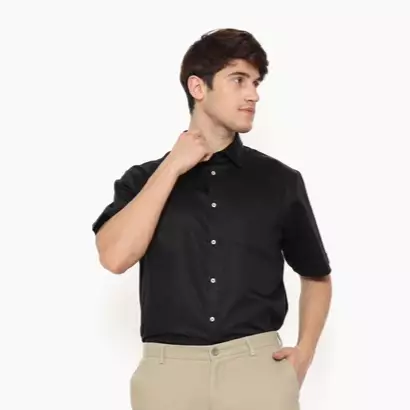 Lawell Kemeja Pria Lengan Pendek Slim Fit Warna Black – Sixt