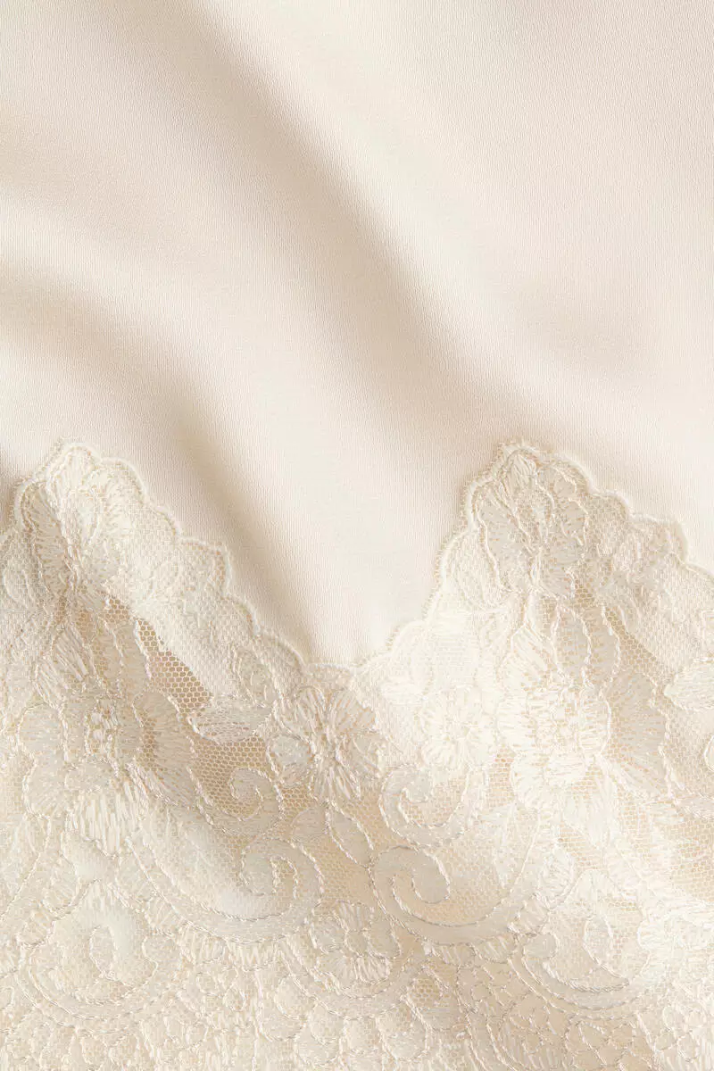Lace-trimmed satin pyjama shorts
