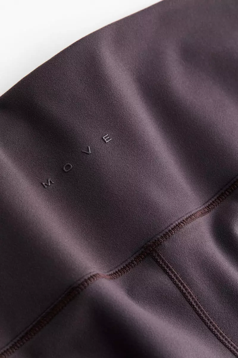 Sports hotpants with SoftMove™