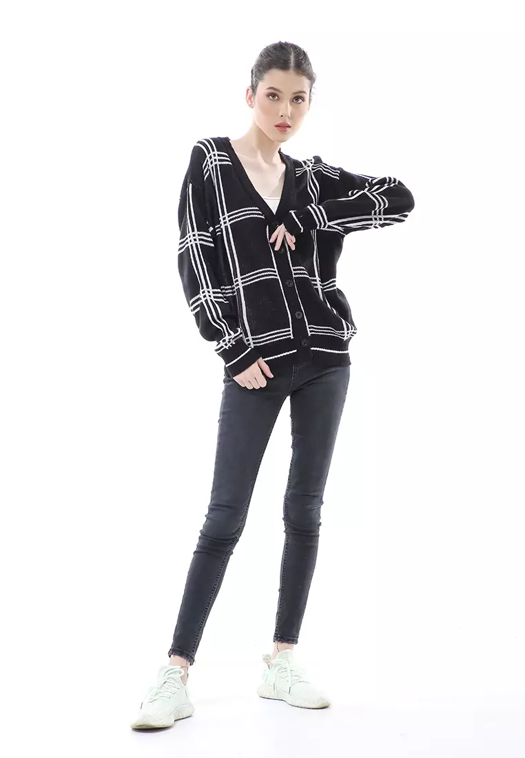 Eshika Cardigan Rajut Oversize Motif Kancing Tebal High Quality - Hitam
