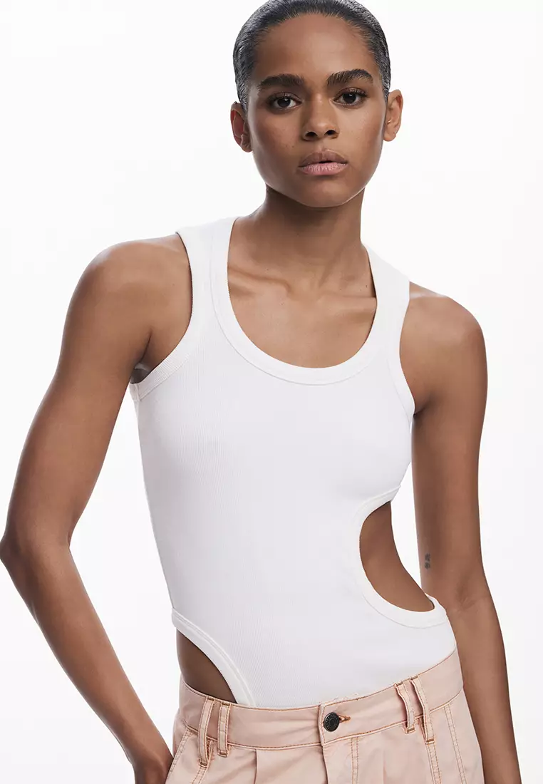 Cut-out sleeveless T-shirt