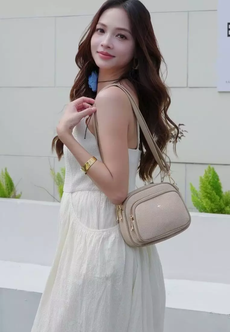 Women's Sling Bag / Crossbody Bag / Shoulder Bag (Tas Selempang Wanita / Tas Bahu Wanita) - Cokelat / Krem