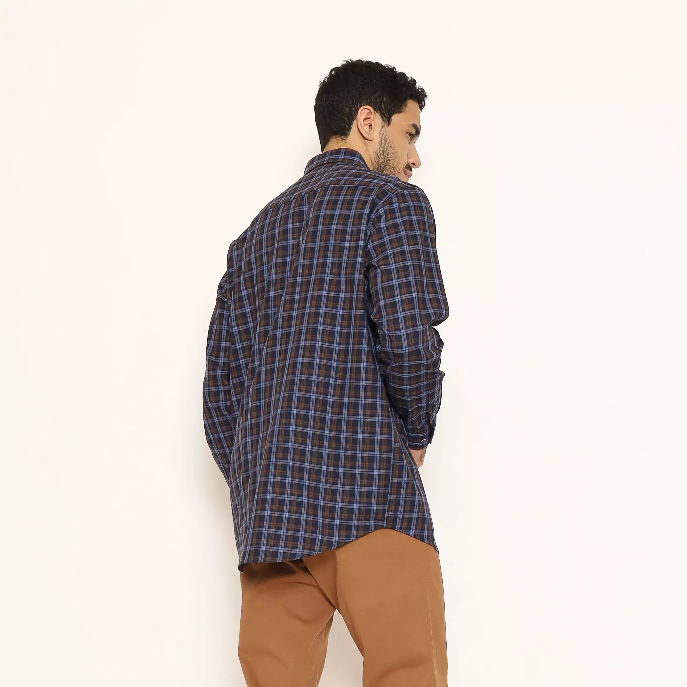 Lawell Kemeja Pria Lengan Panjang Kotak-Kotak Regular Fit Warna Navy - RAFA-MLRF
