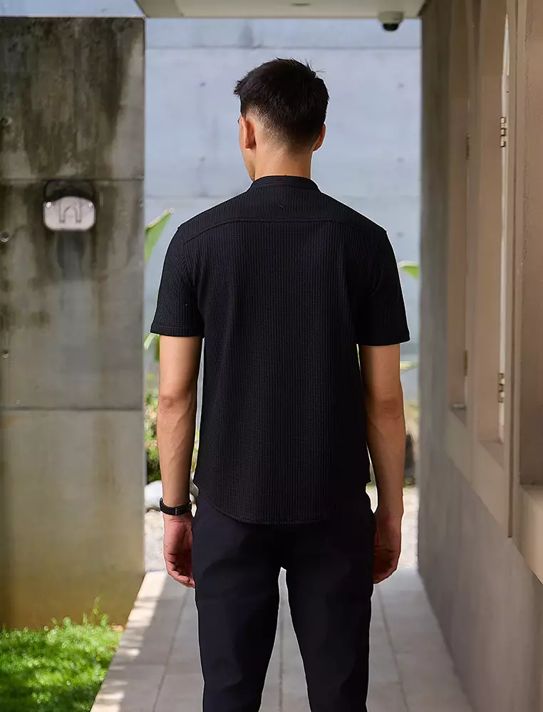 OXCON kemeja Tangan Pendek Waffle Kerah Collarless Hitam