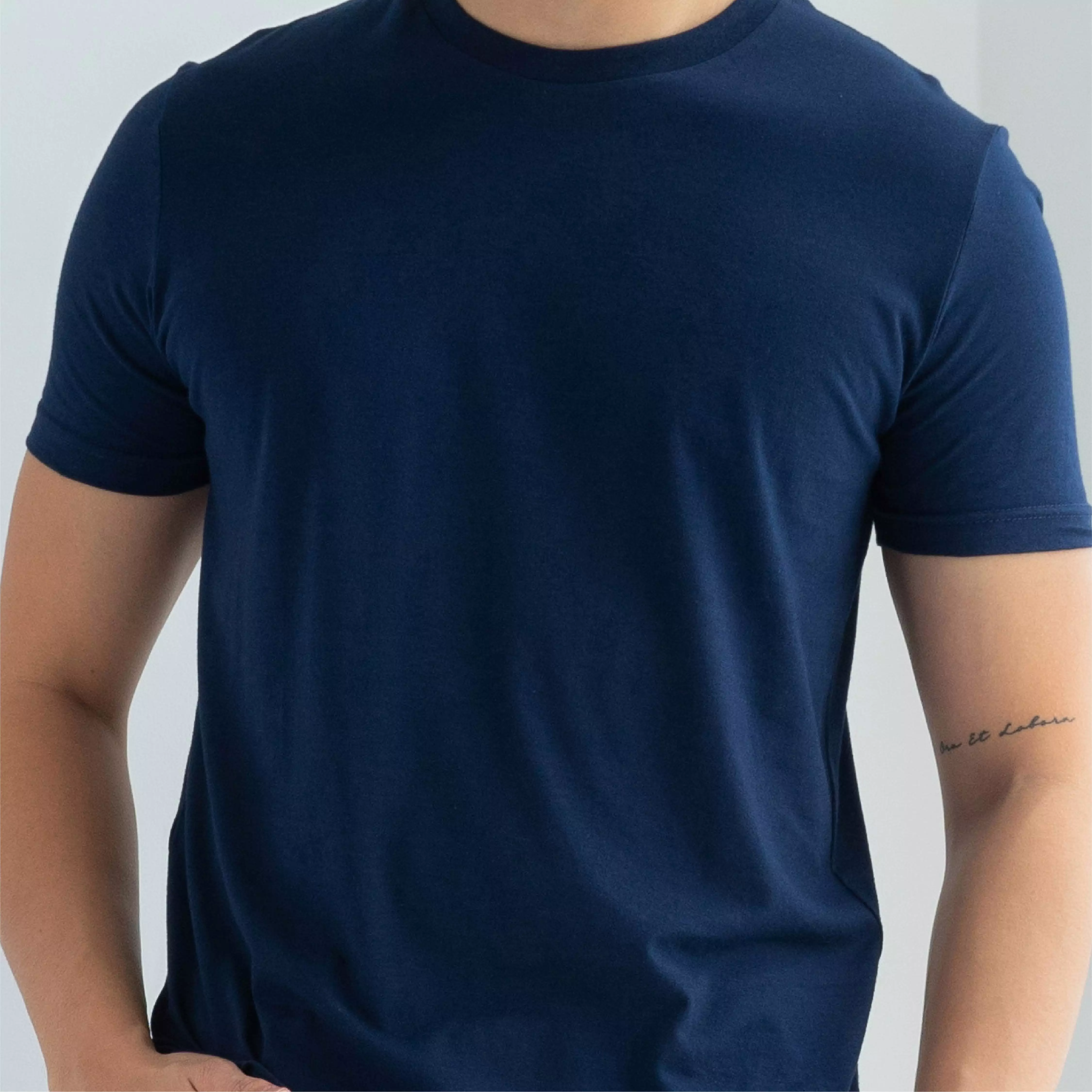Kale Silky Navy / T-Shirt Pria polos lengan pendek / Unisex