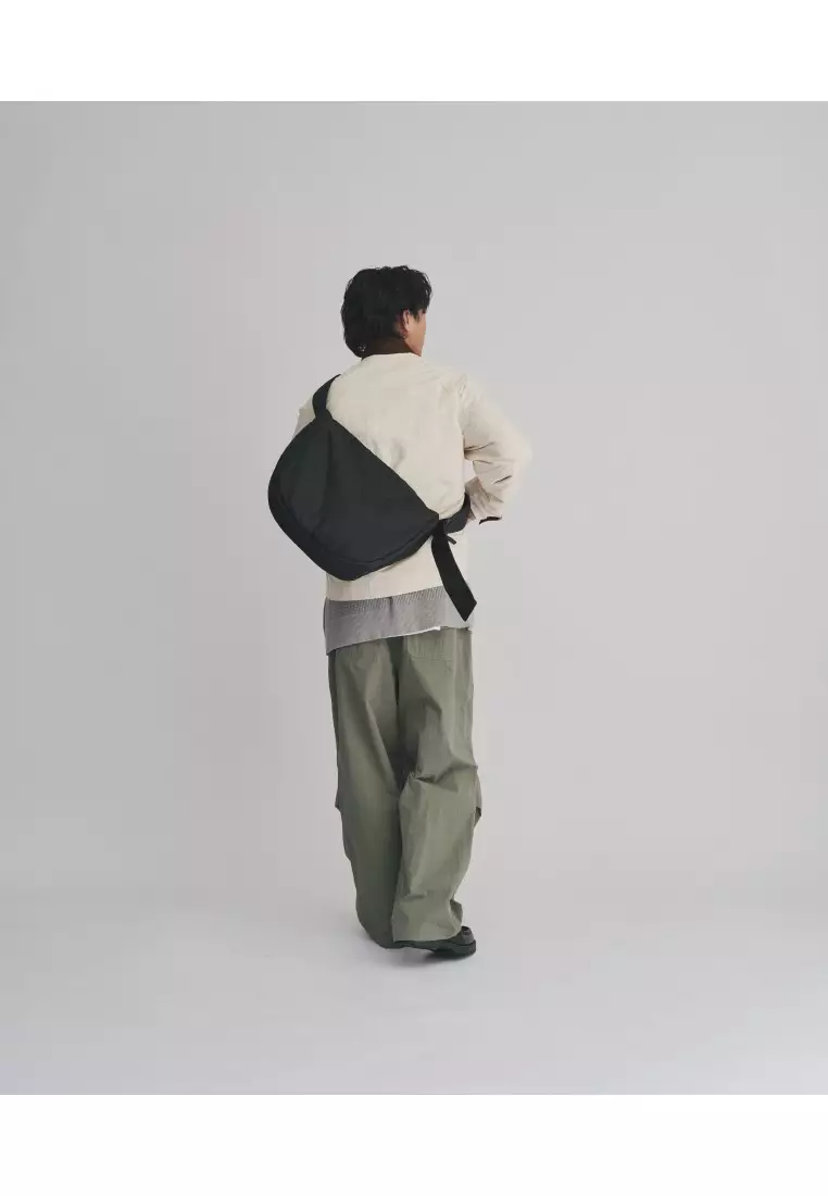 Plain-me  黑色闊帶雲朵半月包(中)