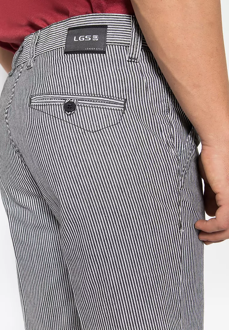 LGS - Celana Pendek Casual Pria Warna Abu-Abu Motif Garis-Garis Reguler Fit - CSS.440.054.105.C