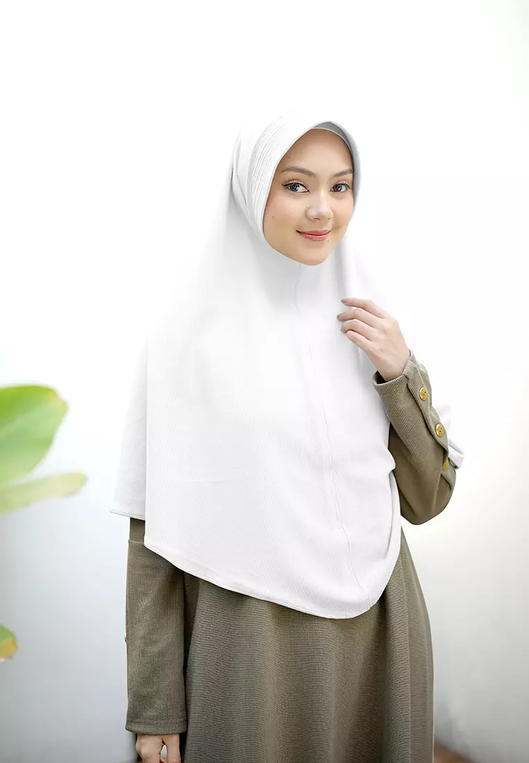 Alayya Bergo Knit | Hijab Instan | Kerudung Pad - Broken White
