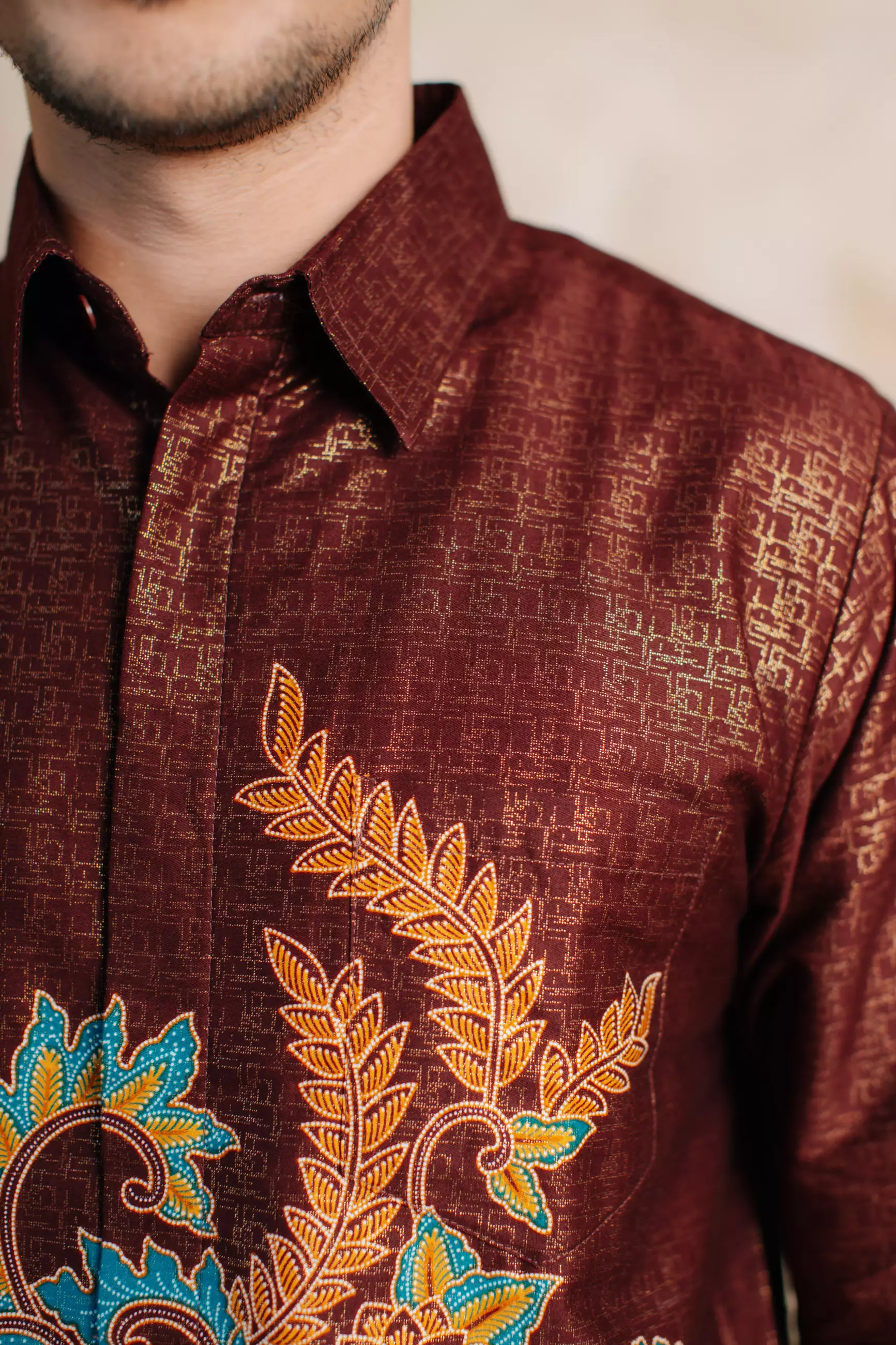 Adyatma Adhiwangsa Maroon Kemeja Batik Pria Furing Reguler Fit Lengan Panjang Katun Foil