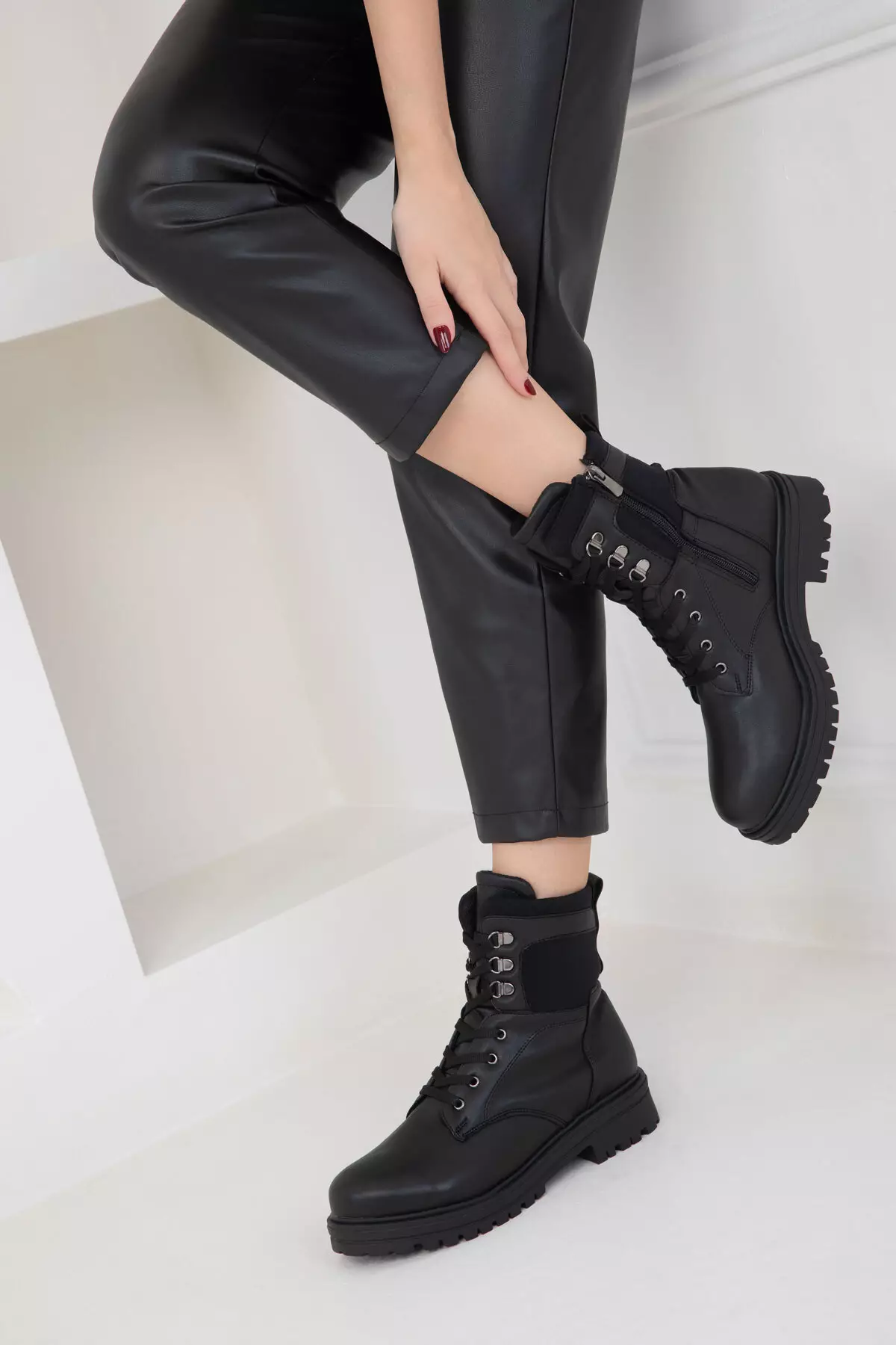 Women's Black Boots - 2004 Model Bootie