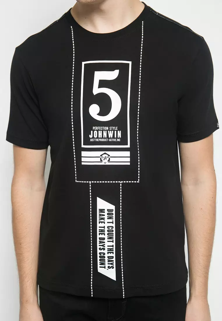 Johnwin Slim Fit - Kaos Casual Pria - Kaos Sablon - HItam