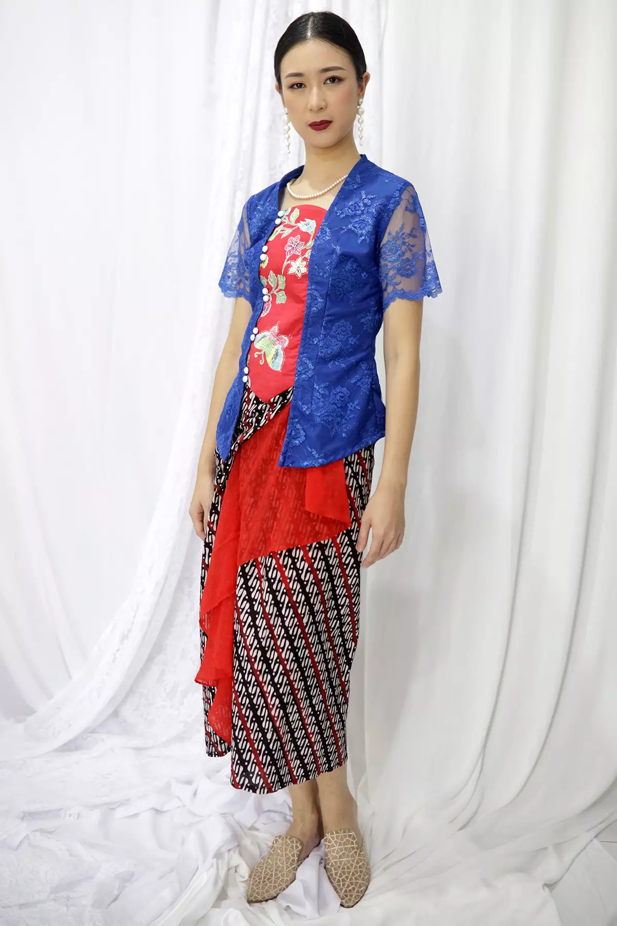 Sinok Encim Merah Biru Kebaya Brokat Batik