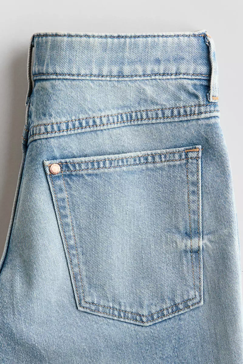 Relaxed Tapered Fit Jeans