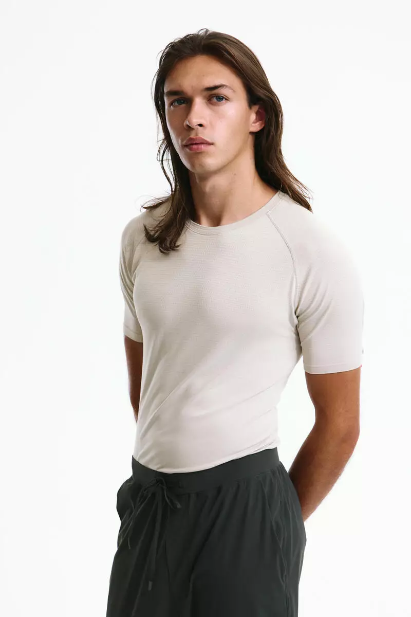 Muscle Fit Sports T-shirt with DryMove™