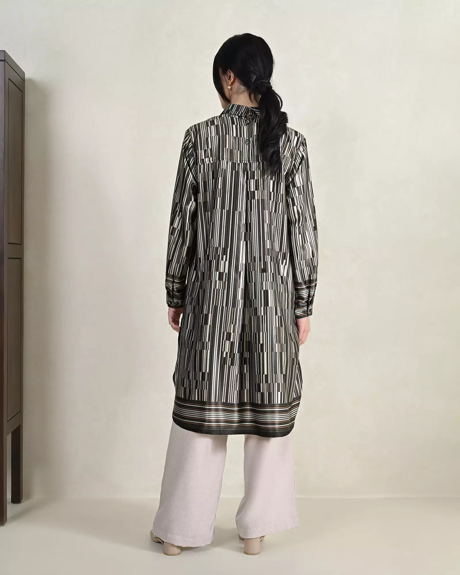 Geulis.id VALIA TUNIC - Black