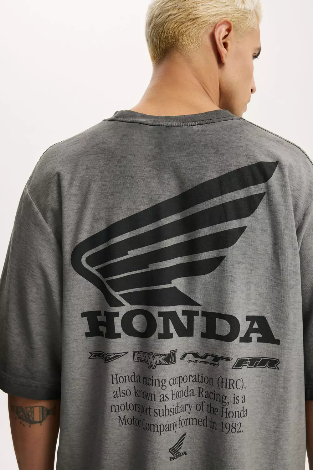 COTTON ON - ATASAN - CROPPED FIT HONDA X JT RACING T-SHIRT