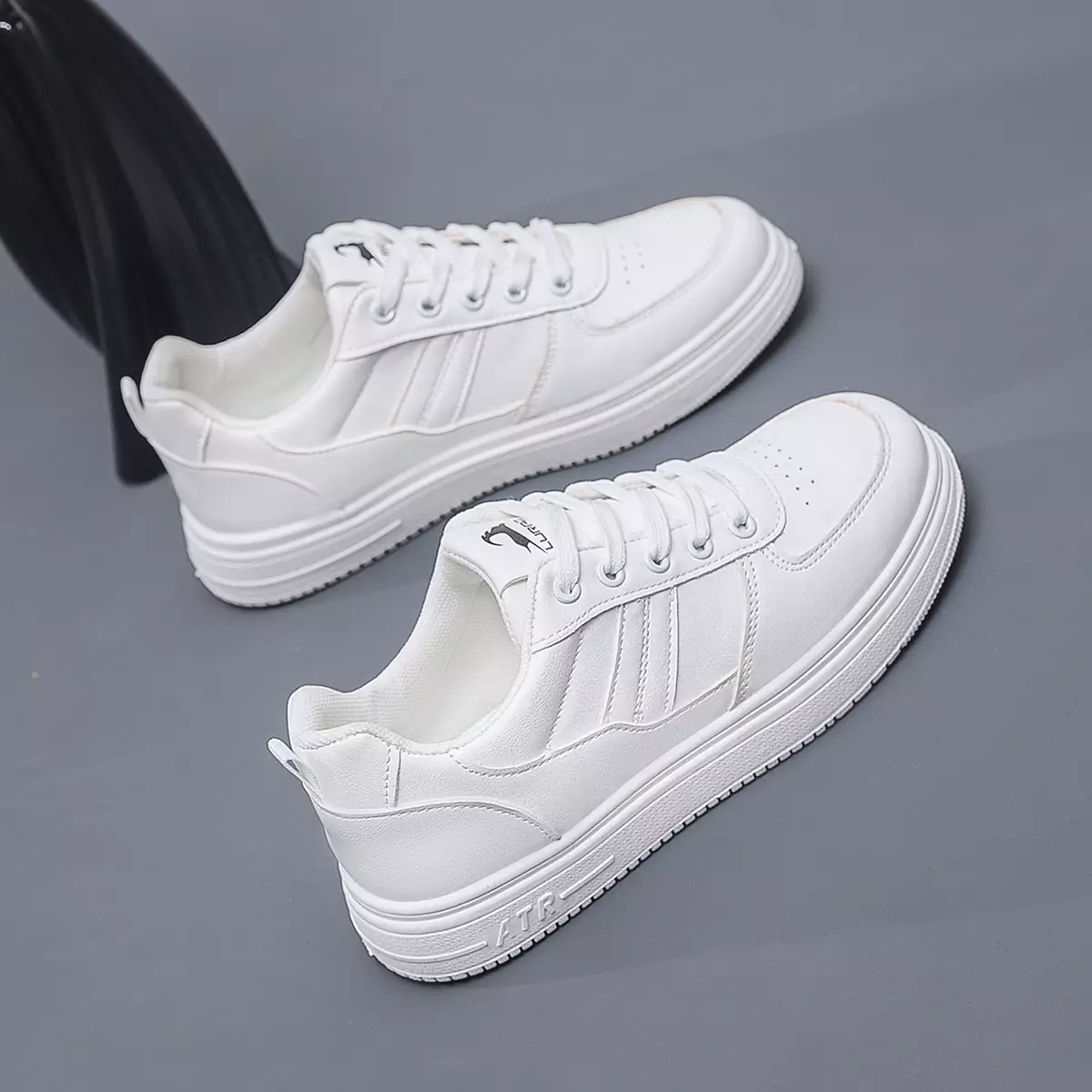 Sepatu Wanita Olahraga Sneakers Putih Cewek Ringan WL2410