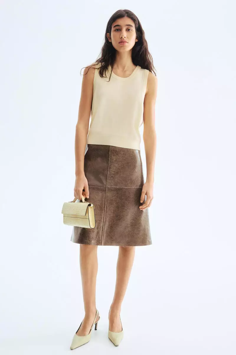 Fine-knit sweater vest